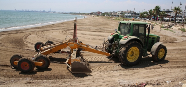 Akdeniz Belediyesi'nden Karaduvar Sahil Temizliği