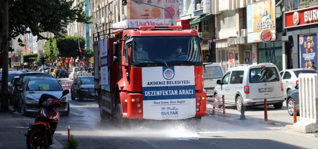 Akdeniz’de Cadde Ve Sokaklar Da Koronavirüse Karşı Dezenfekte Ediliyor