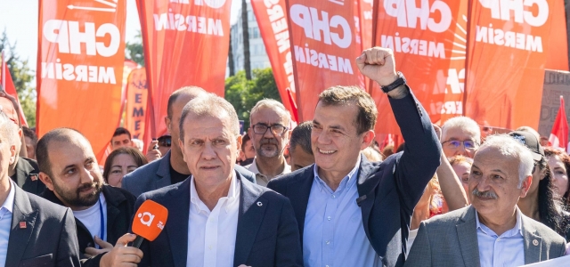  Başkan Abdullah Özyiğit, 1 Mayıs’ta emekçilerle yürüdü...