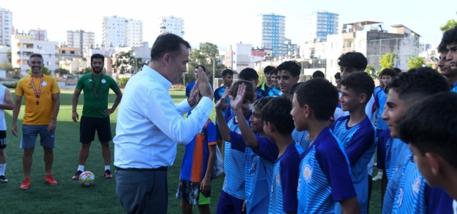 Başkan Abdullah Özyiğit, şampiyon sporcularla buluştu...