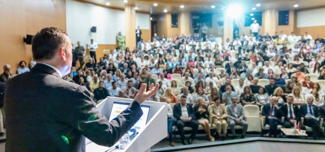  Başkan Özyiğit “Eğriçam’daki kentsel dönüşüm projemiz 6 yıldır imza bekliyor...”