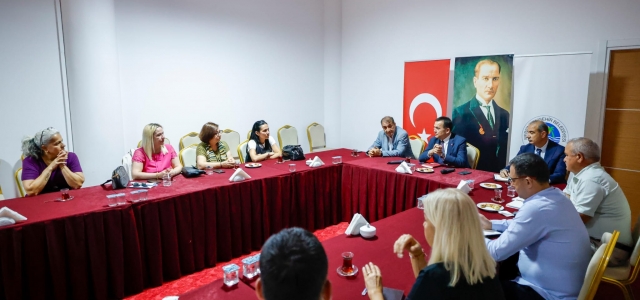 Başkan Özyiğit, mahalle muhtarıyla buluştu...