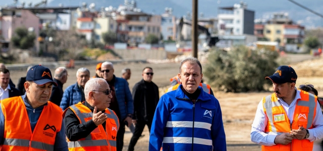 BAŞKAN SEÇER 38. CADDE’DEKİ YOL ÇALIŞMALARINI YERİNDE İNCELEDİ...