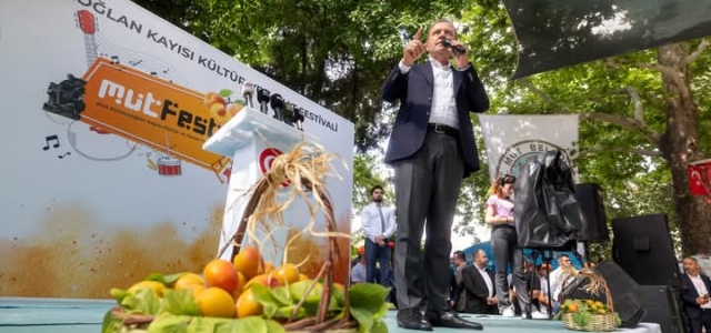  BAŞKAN SEÇER, ‘63. MUT KARACAOĞLAN KAYISI KÜLTÜR VE SANAT FESTİVALİ’NE KATILDI...