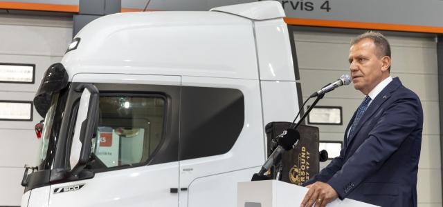 BAŞKAN SEÇER, FORD TRUCKS BAYİ AÇILIŞI’NA KATILDI...