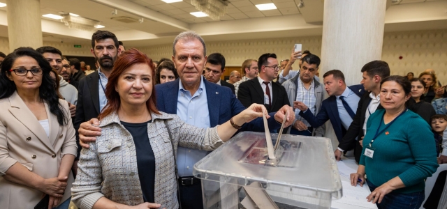 BAŞKAN SEÇER VE MERAL SEÇER, CHP’NİN CUMHURBAŞKANI ADAYI ÖN SEÇİMİ’NDE OYLARINI KULLANDI...