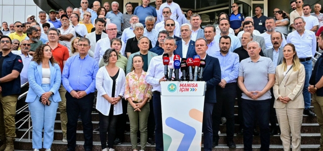  BAŞKAN SEÇER’DEN FERDİ ZEYREK’E ZİYARET...
