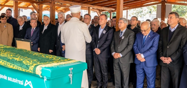 BAŞKAN SEÇER,FİKRİ SAĞLAR’IN ANNESİNİN CENAZESİNE KATILDI...