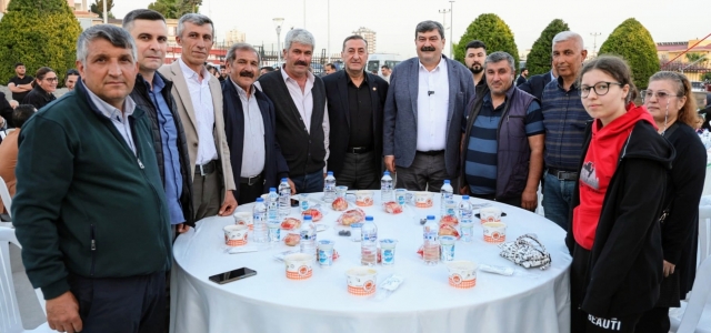 BAŞKAN YILDIZ, ÇALIŞMA ARKADAŞLARI VE MUHTARLARLA BAYRAMLAŞTI...