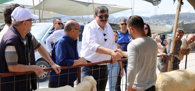  BAŞKAN YILDIZ’DAN KURBAN SATIŞ ALANINA ZİYARET...