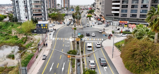 BÜYÜKŞEHİR BELEDİYESİ TARSUS’UN BATI GİRİŞİNİ 72 SAATTE YENİLEDİ...