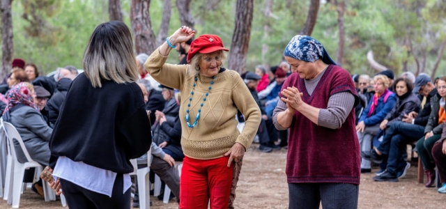 BÜYÜKŞEHİR EMEKLİ EVİ ÜYELERİ, KUYULUK TABİAT PARKI’NDA...