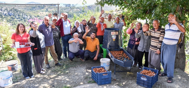 BÜYÜKŞEHİR, ÜRETİCİYİ MAKİNE EKİPMANLA DA DESTEKLİYOR...