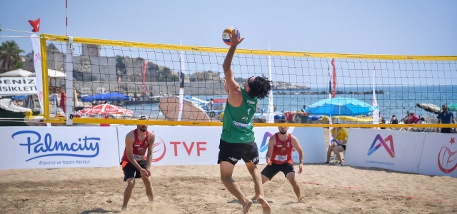 BÜYÜKŞEHİR’İN EV SAHİPLİĞİNDE GERÇEKLEŞTİRİLEN ‘PRO BEACH MERSİN’ ETABI TÜM HEYECANIYLA BAŞLADI...