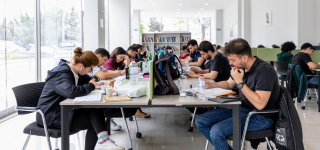 BÜYÜKŞEHİR’İN OKUMA SALONLARI, MERSİNLİ GENÇLERİN ÇALIŞMA ODASI...