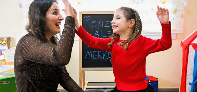 BÜYÜKŞEHİR’İN OTİZM AİLE DANIŞMA MERKEZİ’NDE ÖZEL EĞİTİM DERSLERİ SÜRÜYOR...