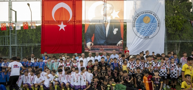 BÜYÜKŞEHİR’İN ‘U-11/U-12 FUTBOL ŞENLİK LİGİ’ ÖDÜL TÖRENİ İLE SON BULDU...