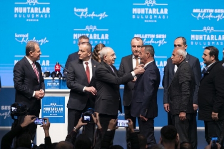 CHP lideri Kılıçdaroğlu ve Başkan Seçer Mersin’de muhtarlarla bir araya geldi