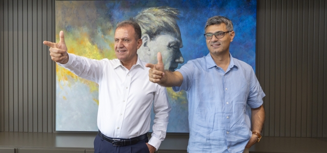 DİKEÇ VE SEÇER'DEN İKONİK POZU...