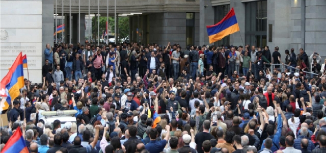 Ermenistan'da Hükümetin İstifası İsteniyor!