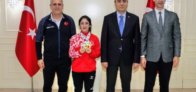 GAMZE ALTUN’DAN VALİ TOROS’A ZİYARET...