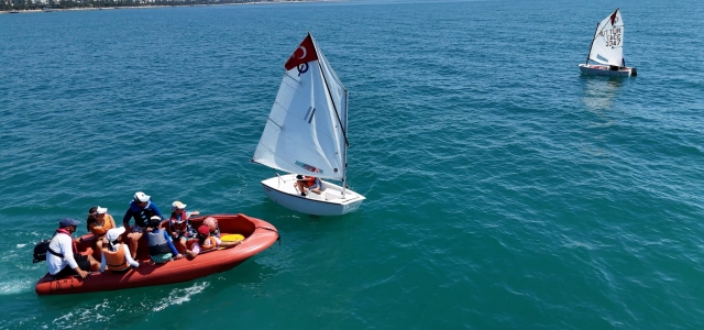   GELECEĞİN YELKENCİLERİ BÜYÜKŞEHİR’İN BABİL SU SPORLARI MERKEZİ’NDE DERS ALIYOR...