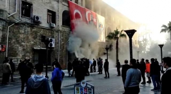 Mersin Büyükşehir Belediyesi'ne Molotoflu Saldırı!