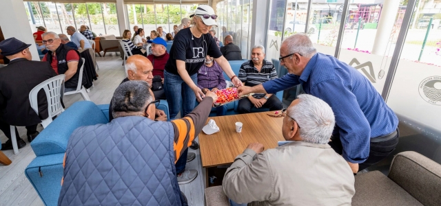MERSİN BÜYÜKŞEHİR EMEKLİ EVLERİNDE BAYRAMLAŞMA...