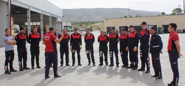   MERSİN BÜYÜKŞEHİR İTFAİYESİ, BİLGİ VE TECRÜBELERİNİ EĞİTİMLERLE AKTARIYOR...