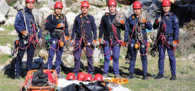 MERSİN BÜYÜKŞEHİR İTFAİYESİ DOĞADA EĞİTİM YAPTI...