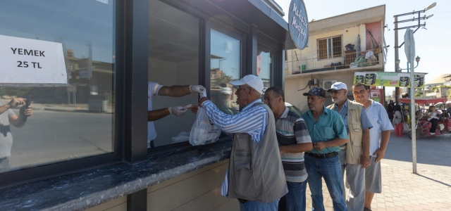   MERSİN BÜYÜKŞEHİR, MAHALLE MUTFAKLARI İLE 3,5 MİLYON YURTTAŞA DESTEK OLDU...