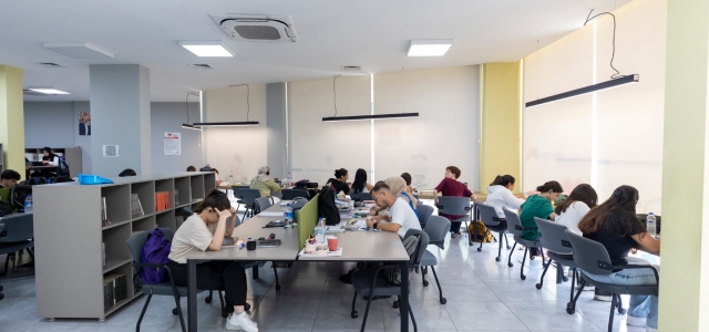   MERSİN BÜYÜKŞEHİR OKUMA SALONLARI TATİLİNDE DE HİZMETTE...