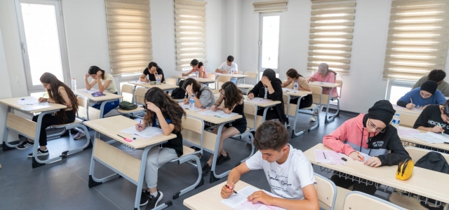  MERSİN BÜYÜKŞEHİR, YKS’YE HAZIRLIKTA SON DÜZLÜKTE DE ÖĞRENCİLERİN YANINDA...