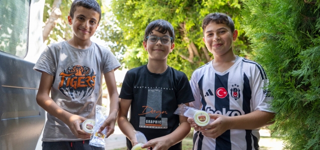   MERSİN BÜYÜKŞEHİR’DEN ÇOCUKLARA DONDURMA...