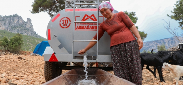   MERSİN BÜYÜKŞEHİR’DEN KONARGÖÇER YÖRÜKLERE SU DESTEĞİ...