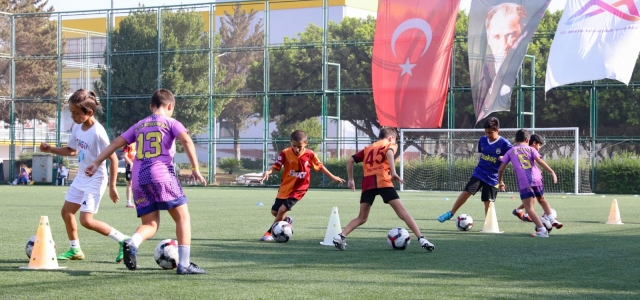   MERSİN BÜYÜKŞEHİR’DEN ÜCRETSİZ FUTBOL KURSU...