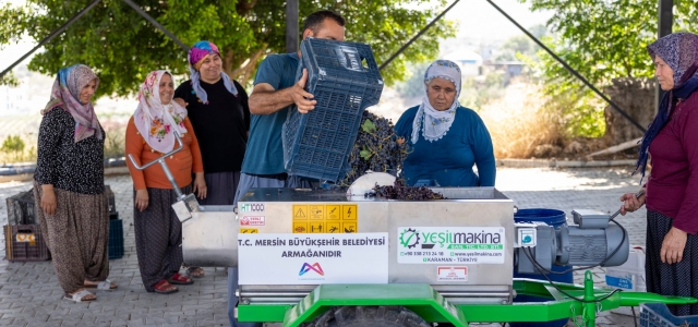  MERSİN BÜYÜKŞEHİR’DEN ÜZÜM ÜRETİCİLERİNE SIKMA MAKİNESİ...