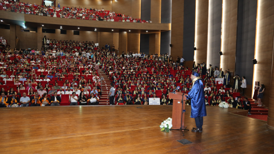 Mersin Üniversitesinde Mezuniyet Çoşkusu