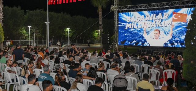  MERSİNLİLER YARI FİNAL COŞKUSUNU DEV EKRANDA İZLEDİ...