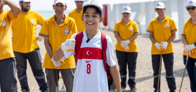   Mezitli’de çevre temizliğine Aras katkısı