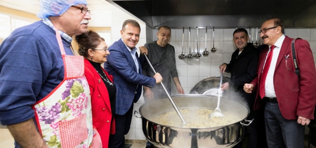 SEÇER, MEZİTLİ CEMEVİ’NİN HIZIR LOKMASI ETKİNLİĞİNE KATILDI...