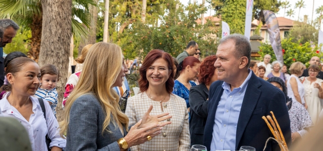   SEÇER’LER ’MERSİN DOKUMALARI KIYAFET SERGİSİ’NDE...
