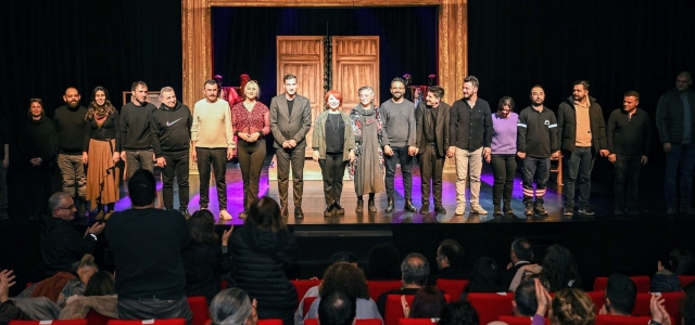 ŞEHİR TİYATROSU TEK KİŞİLİK OYUNUYLA BEĞENİ KAZANDI...