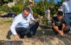 Yenişehir Belediyesi’nin hibe ettiği safran soğanları toprakla buluştu...
