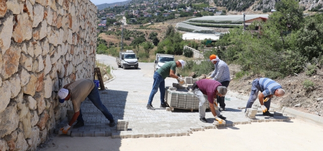 TOROSLAR BELEDİYESİ’NİN YOL YAPIM VE ÇEVRE DÜZENLEME ÇALIŞMALARI DEVAM EDİYOR...
