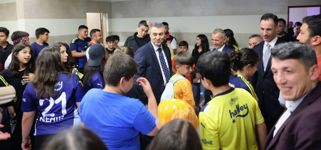 TOROS’LAR MERSİN STADYUMU’NDA ÇOCUKLARLA...