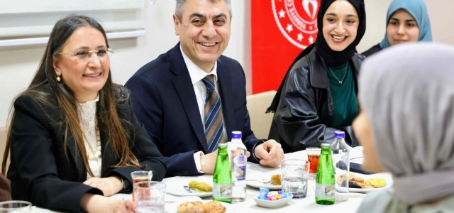  TOROS’LAR, ÜNİVERSİTE ÖĞRENCİLERİYLE...