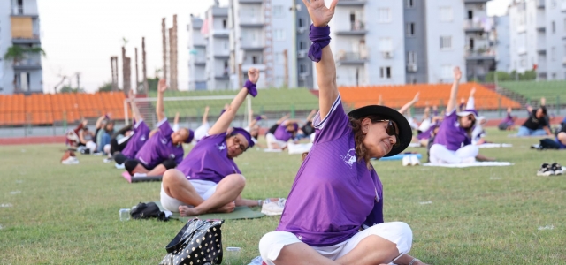     Toroslar’da 300 Kadın Yoga Yaptı...