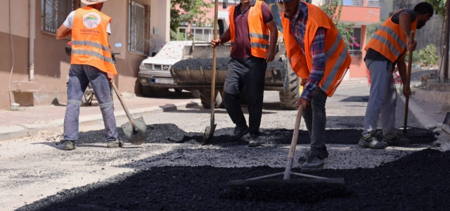   TOROSLAR’DA ASFALT BAKIM VE YENİLEME ÇALIŞMALARINA DEVAM...