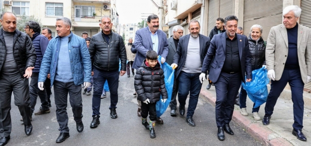TOROSLAR’DA TEMİZLİK SEFERBERLİĞİ SÜRÜYOR...